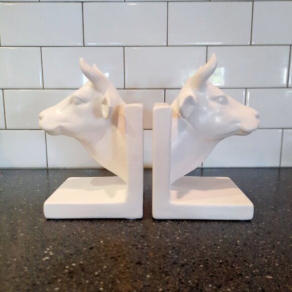 Pair of White Ceramic Steer Bookends - Picture 1 of 6